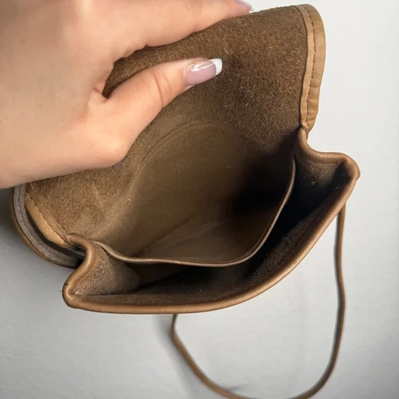 Coach Vintage Compact Leather Crossbody Bag Tan Brass Hardware - Picture 9 of 10